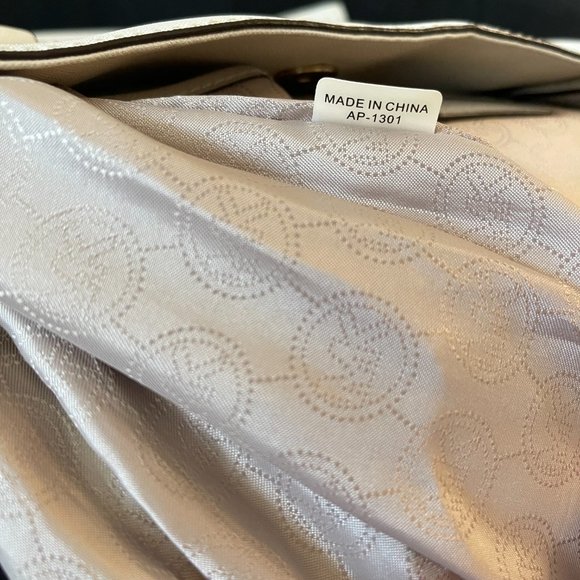 Michael Kors Oyster Hamilton Tote - Picture 10 of 11